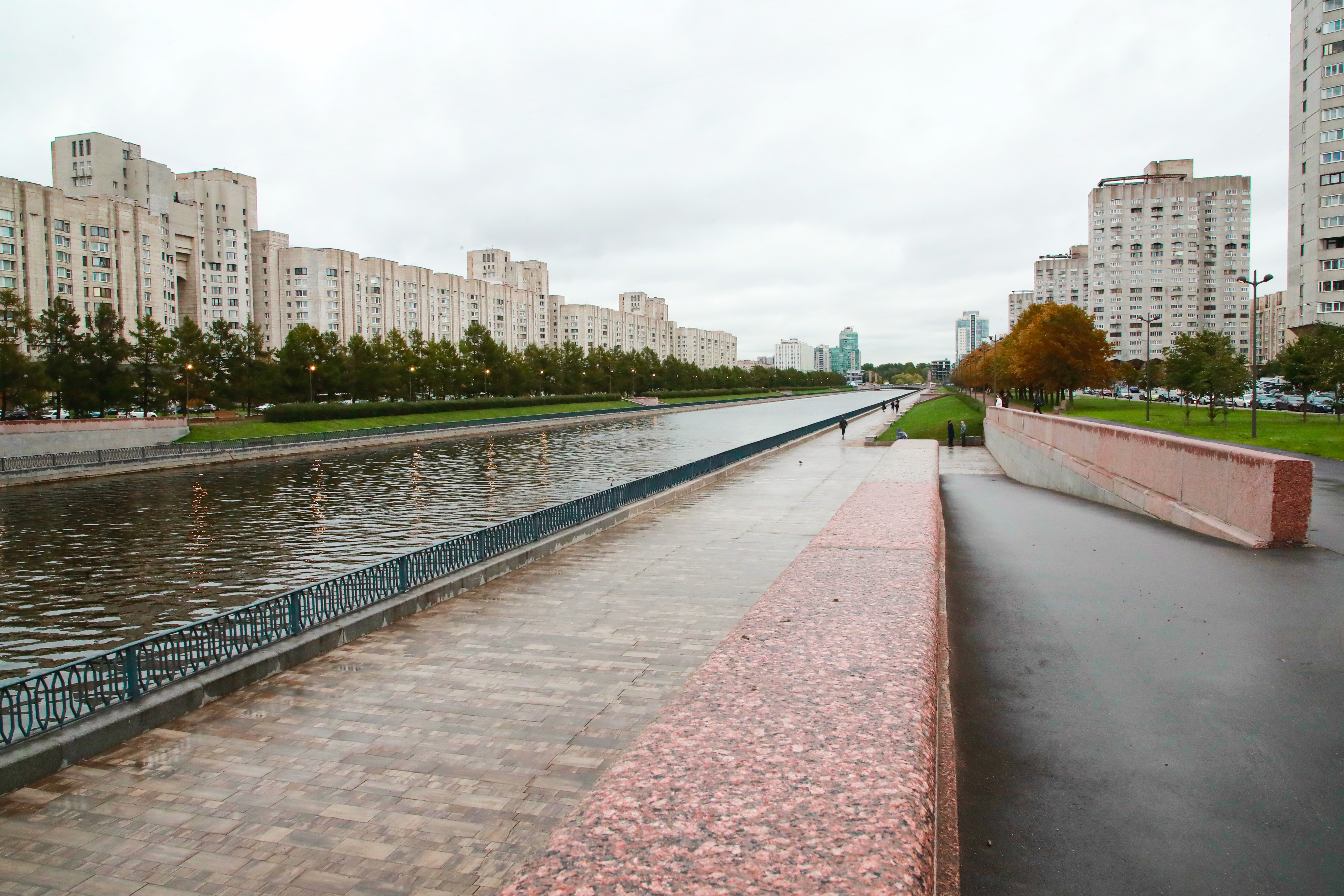 Водные маршруты, брызги фонтанов и экологичный транспорт. Чем Петербург порадует горожан и гостей